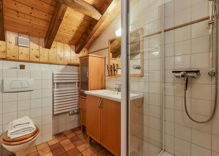 Les Jeunes - Swiss With Amazing Views 8pax Chalet